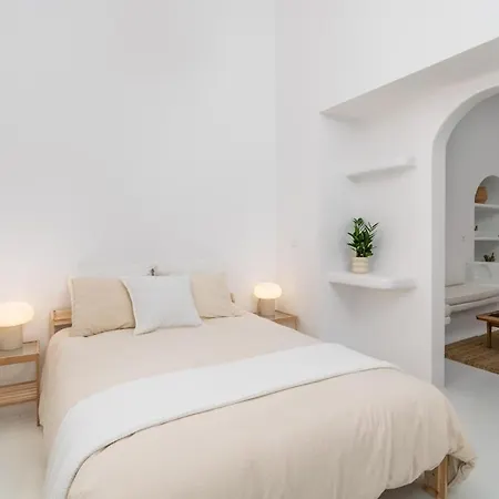 Milos Retreat Near Sarakiniko Plaka (Milos)
